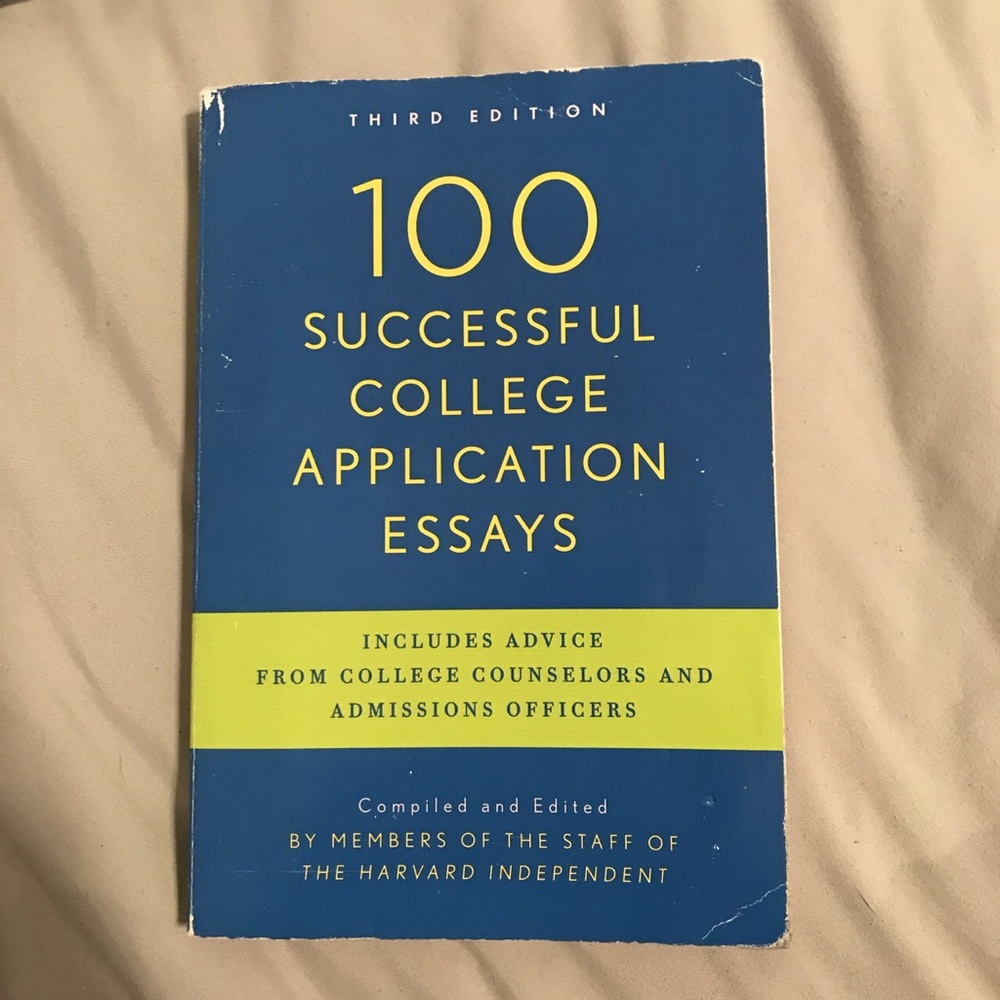 EXTREMELY helpful college essay book !!